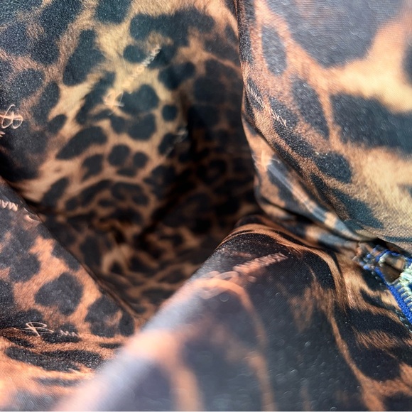 B. Makowsky Blue Genuine Leather Crossbody Shoulder Bag Studded Leopard Lining - Picture 13 of 15